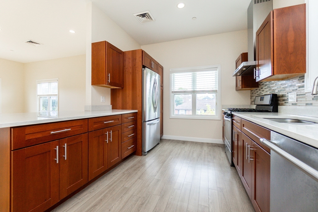 Photo of 909 Hancock St, Quincy, MA