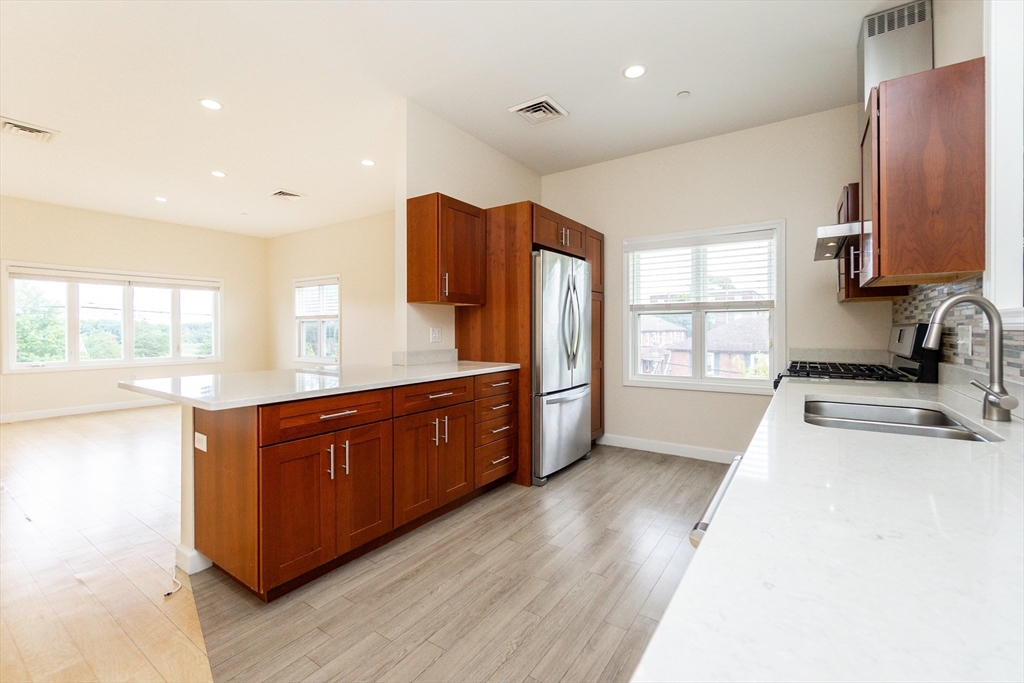 909 Hancock St #1, Quincy, MA Photo #2
