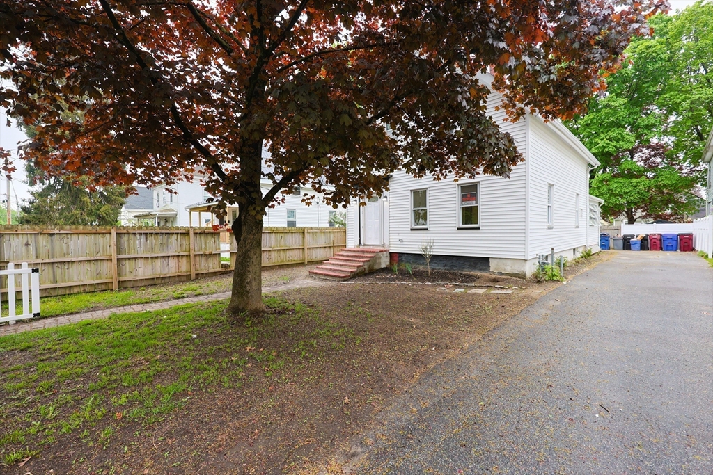 22 Court End Ave