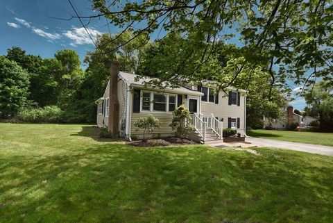 Photo of 14 Centerville Dr, Salem, NH 03079 (MLS # 73523121)