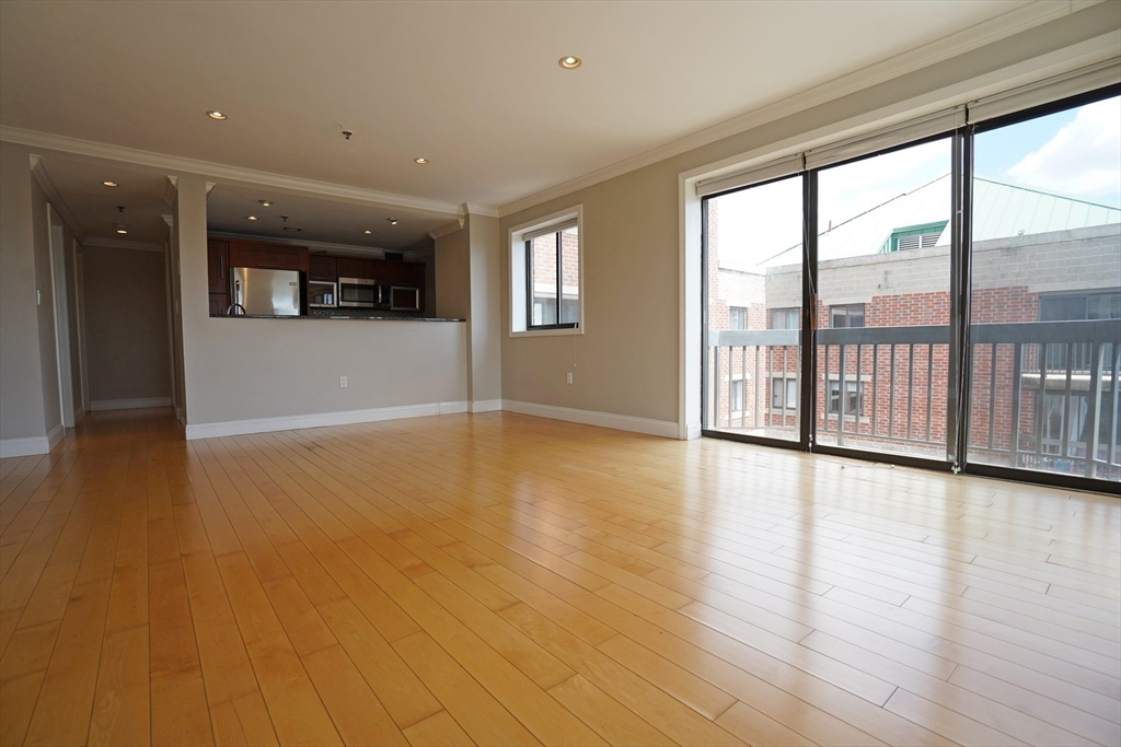 15 N Beacon St 1006