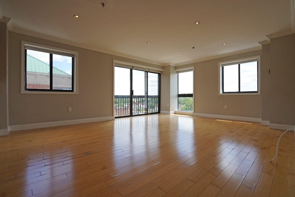 15 N Beacon St 1006