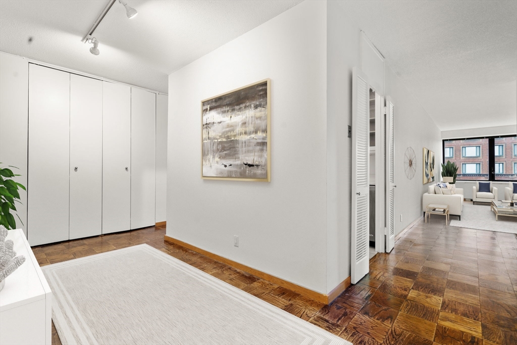 65 East India Row 10G