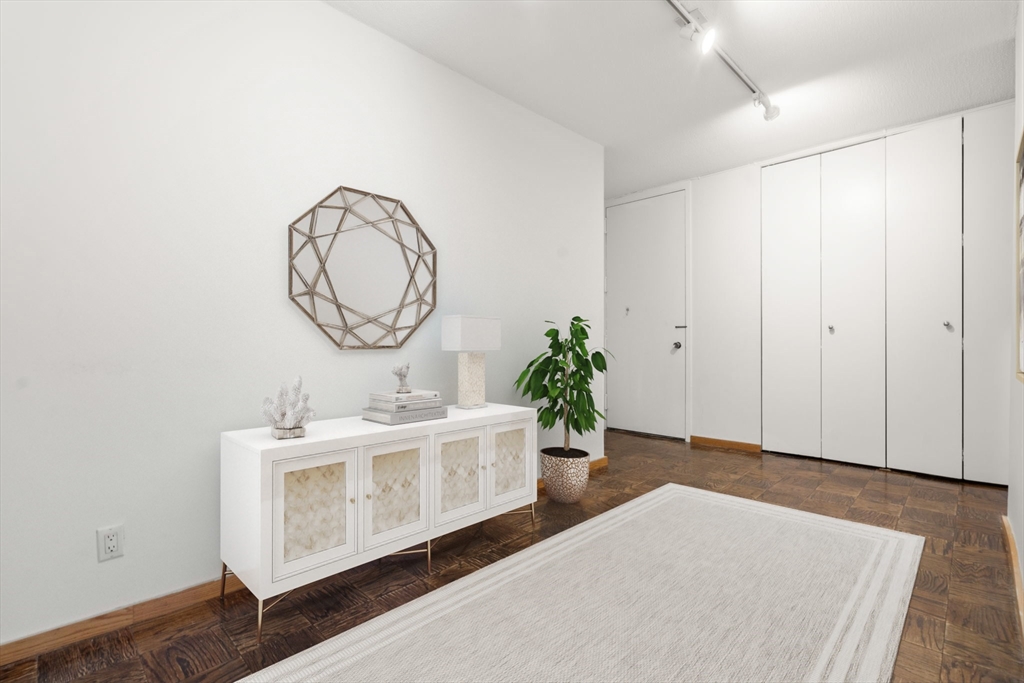 65 East India Row 10G