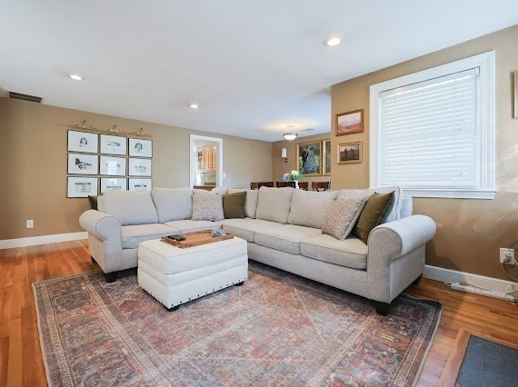 570 Bay Rd