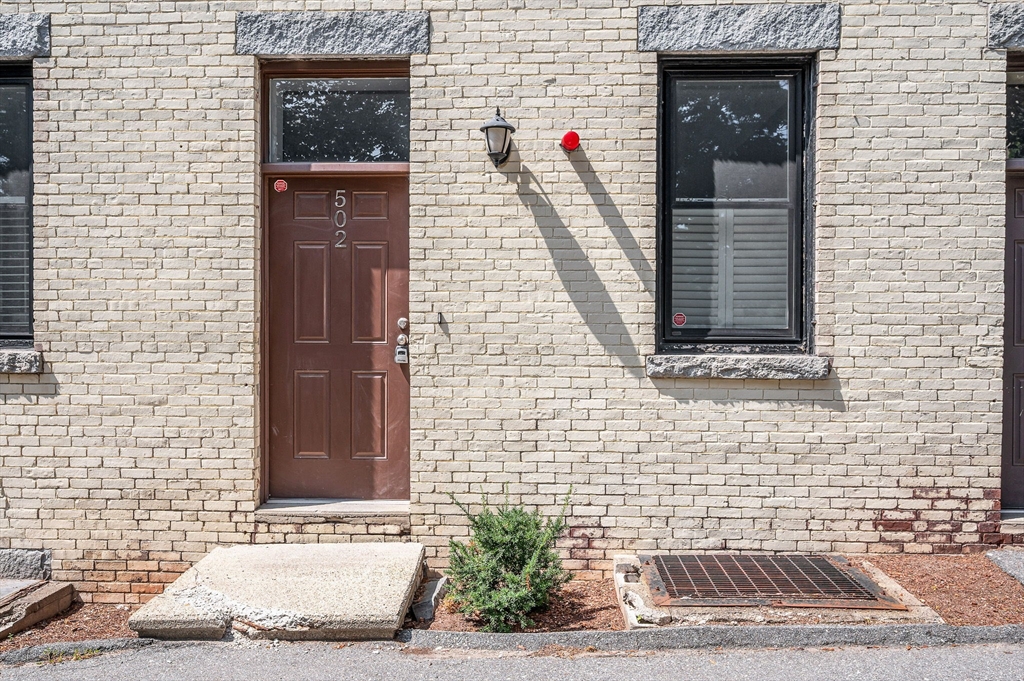 201 Thorndike St 5-02