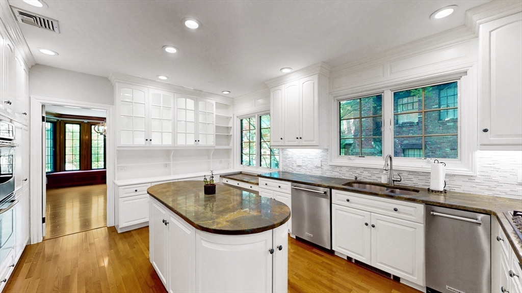 79 Woodchester Dr