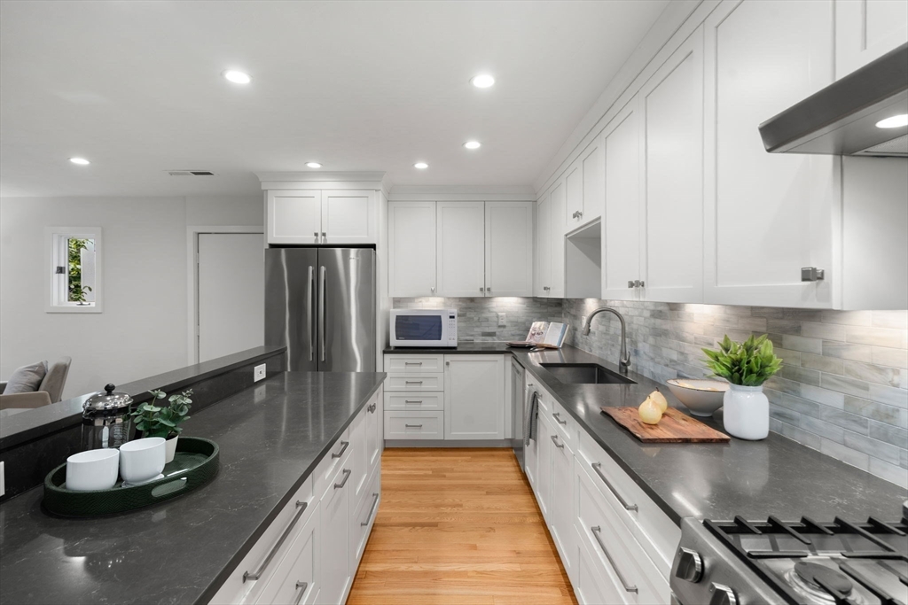 44 Fresh Pond Place 44