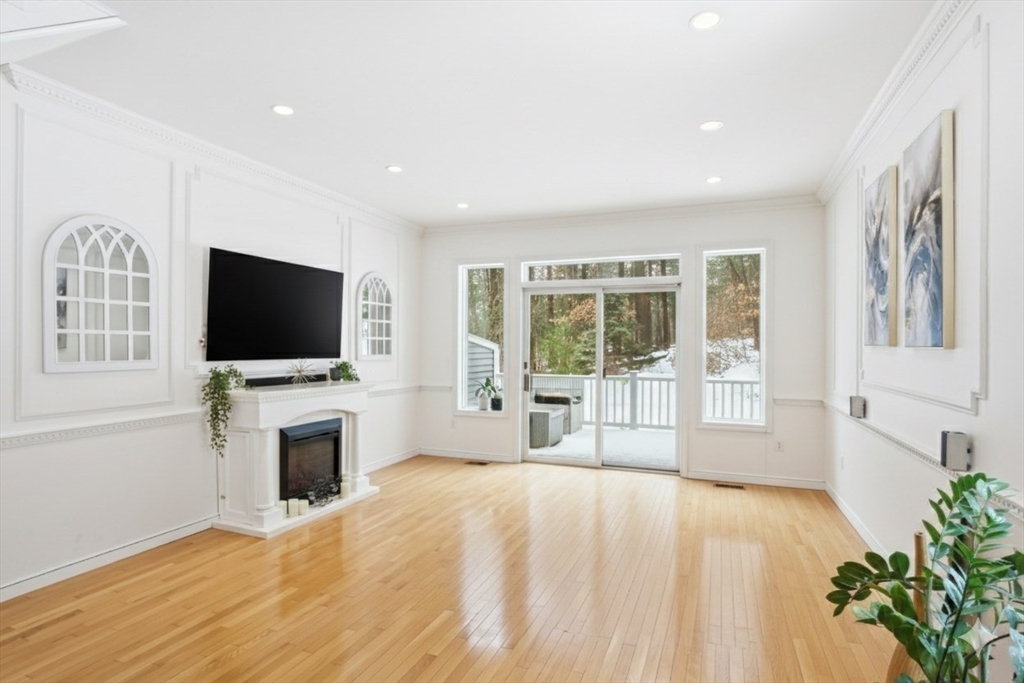 921 Sherwood Forest Ln 921