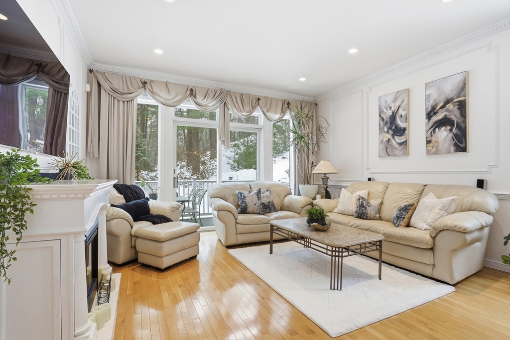 921 Sherwood Forest Ln 921