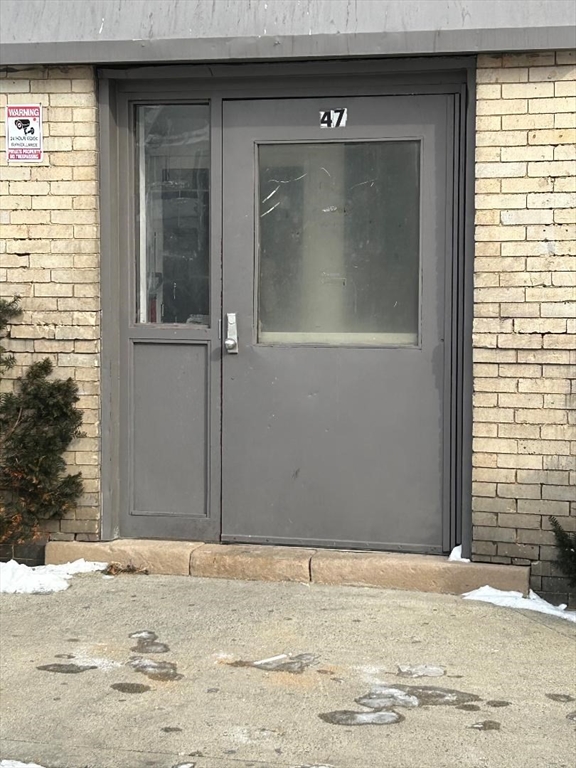 Springfield, Massachusetts 01108, United States, 2 Bedrooms Bedrooms, ,1 BathroomBathrooms,Residential,Pending,16020