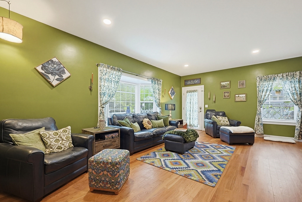 16 Poitras Ave, Tyngsborough, MA Photo #10