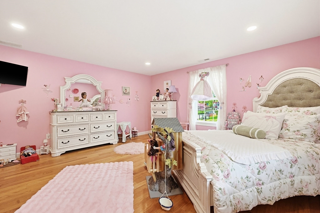 16 Poitras Ave, Tyngsborough, MA Photo #27