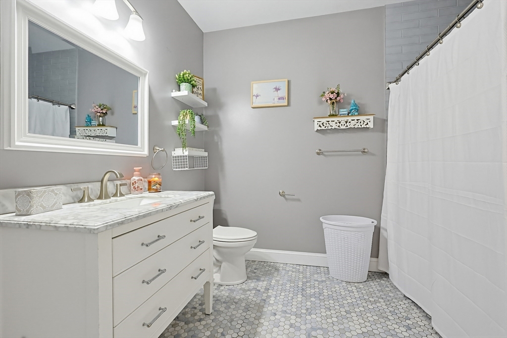 16 Poitras Ave, Tyngsborough, MA Photo #37