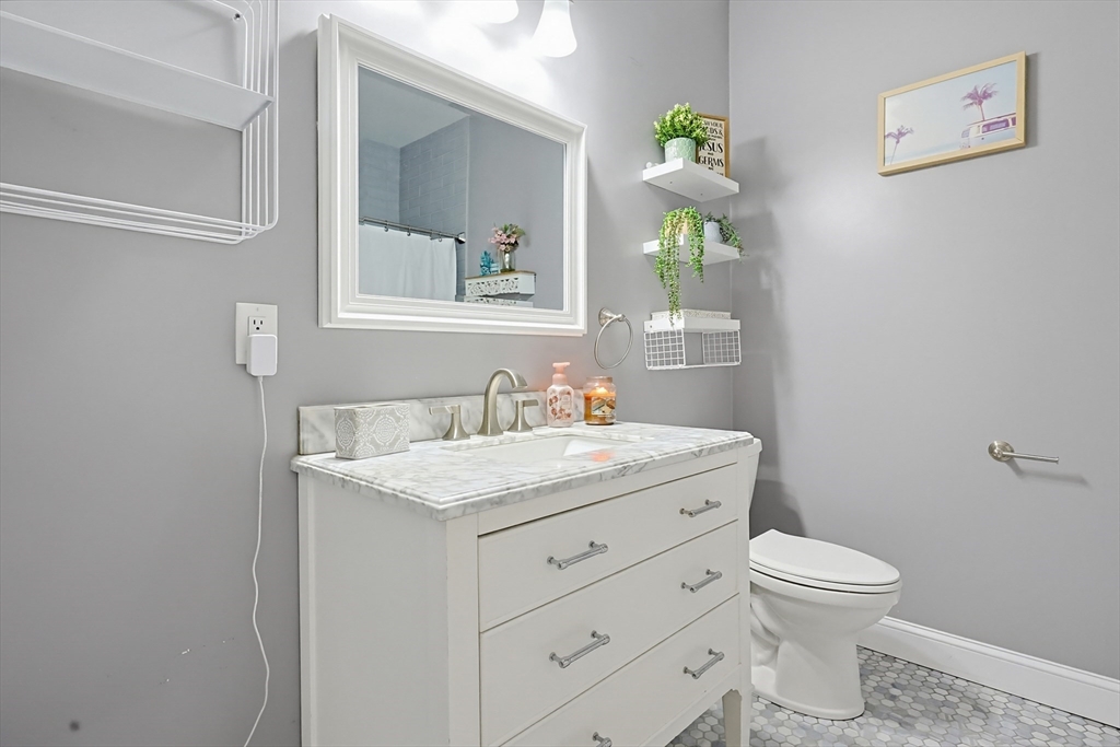 16 Poitras Ave, Tyngsborough, MA Photo #38