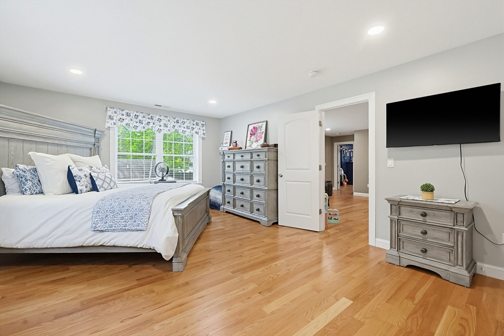 16 Poitras Ave, Tyngsborough, MA Photo #25