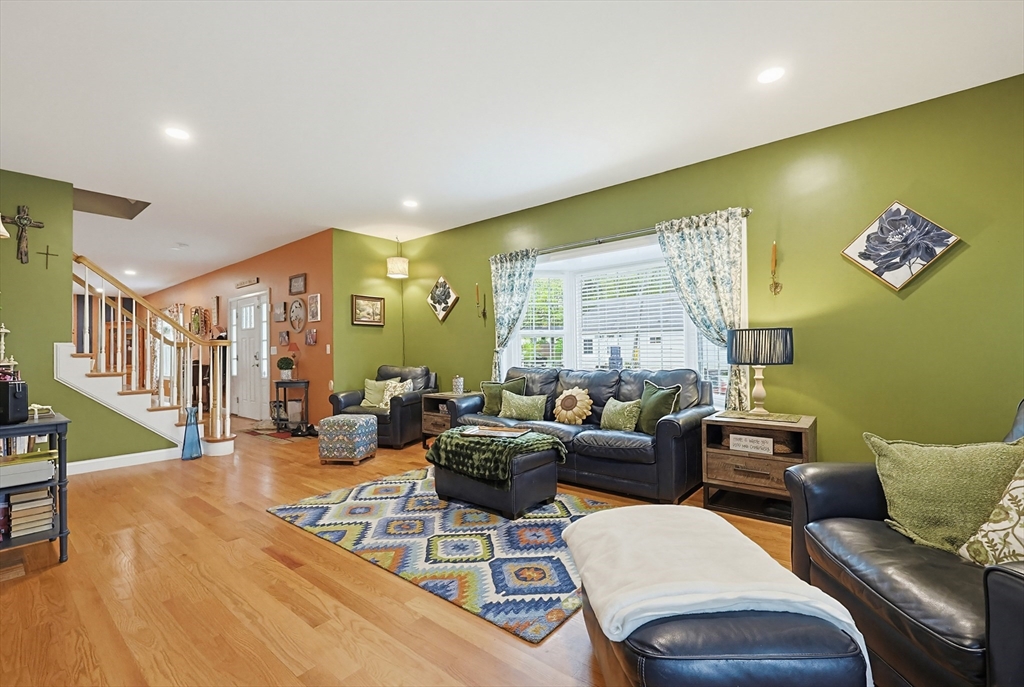 16 Poitras Ave, Tyngsborough, MA Photo #11