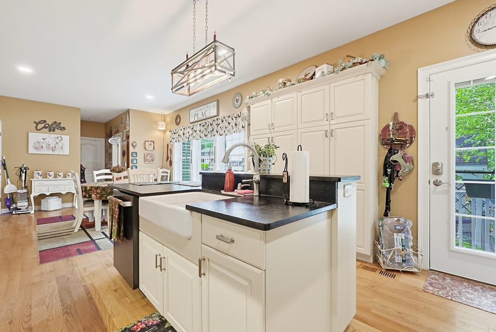 16 Poitras Ave, Tyngsborough, MA Photo #20
