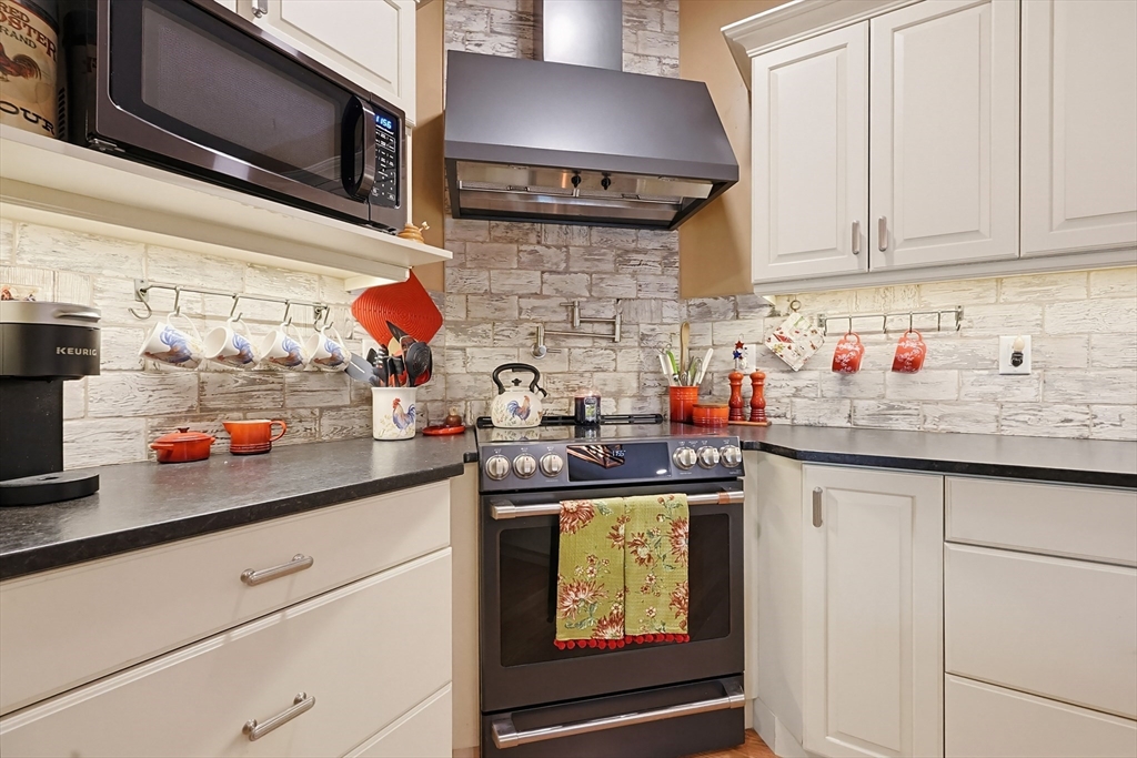 16 Poitras Ave, Tyngsborough, MA Photo #14
