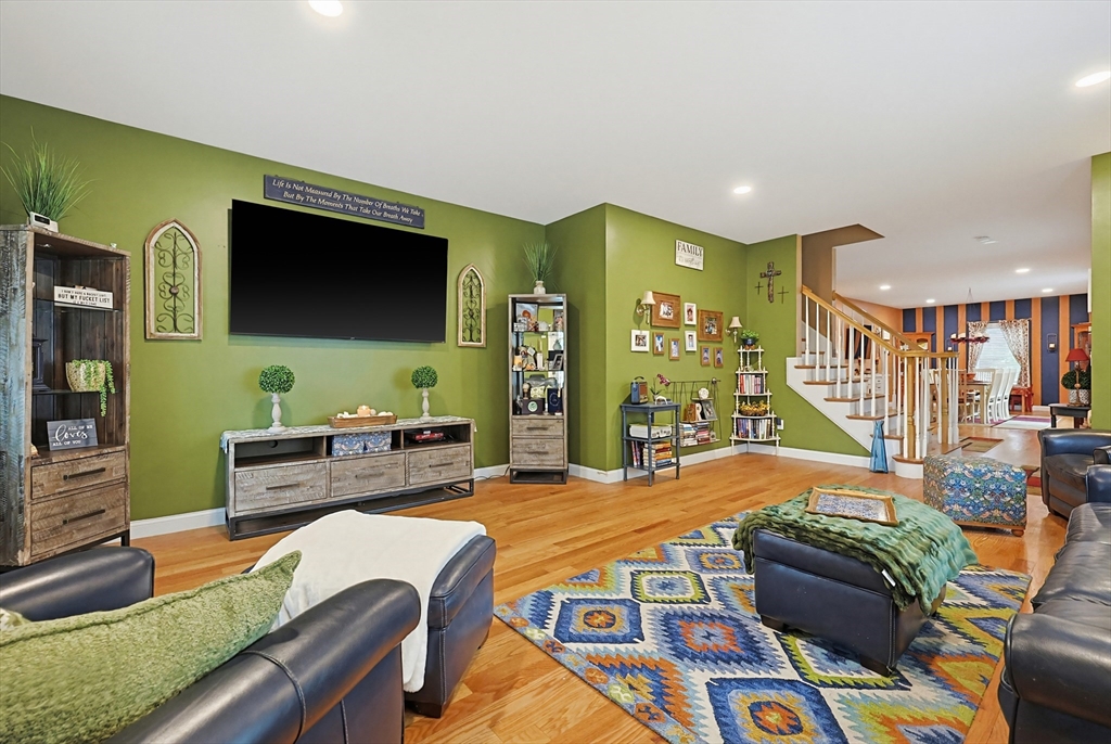 16 Poitras Ave, Tyngsborough, MA Photo #9