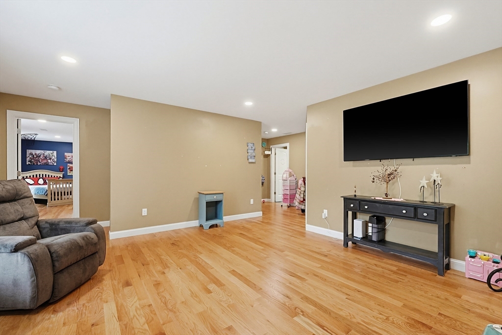 16 Poitras Ave, Tyngsborough, MA Photo #30