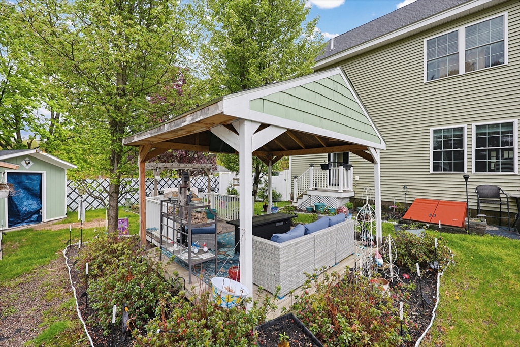 16 Poitras Ave, Tyngsborough, MA Photo #7
