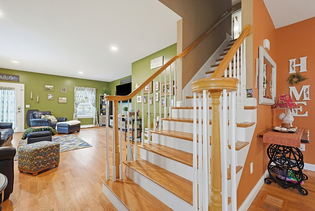 16 Poitras Ave, Tyngsborough, MA Photo #8
