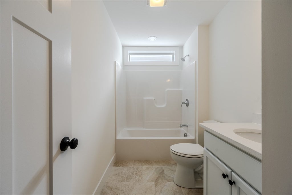 112 Genest St #16, Dracut, MA, 112 Genest St #16, Dracut, MA Photo #9