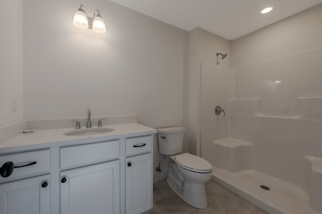 112 Genest St #16, Dracut, MA, 112 Genest St #16, Dracut, MA Photo #11