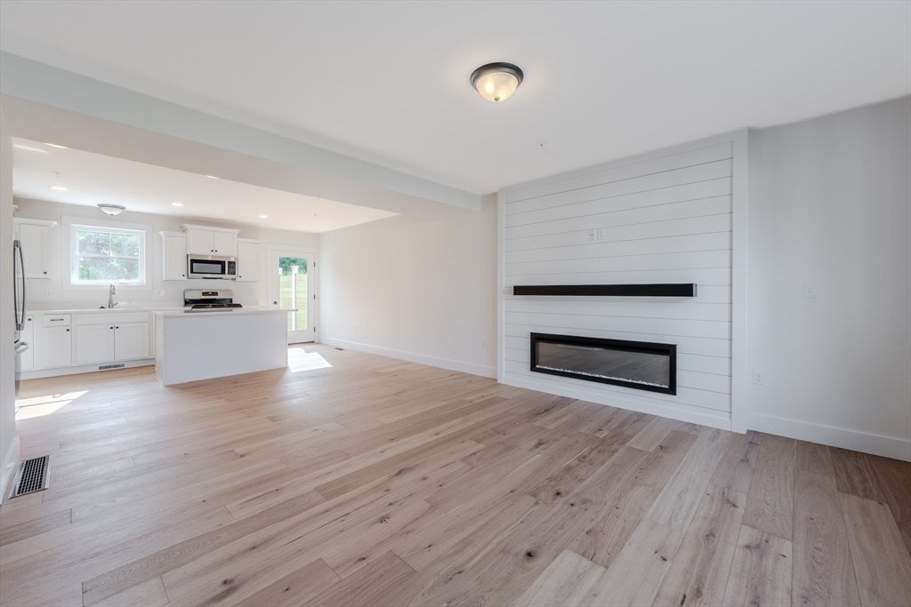 112 Genest St #16, Dracut, MA, 112 Genest St #16, Dracut, MA Photo #7