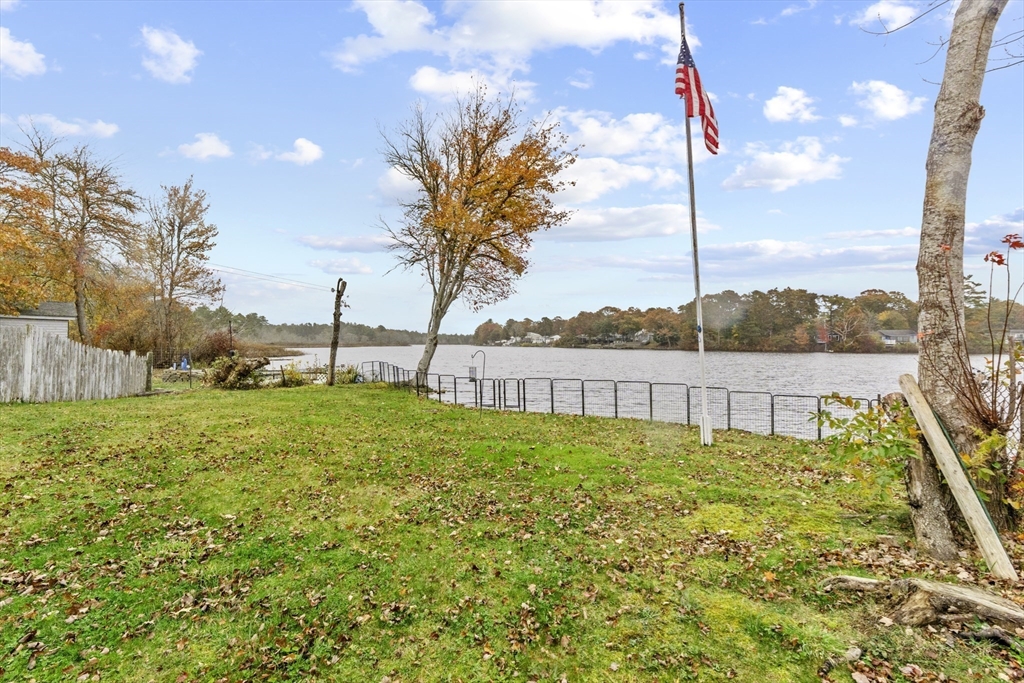 91 Agawam Lake Shore Drive