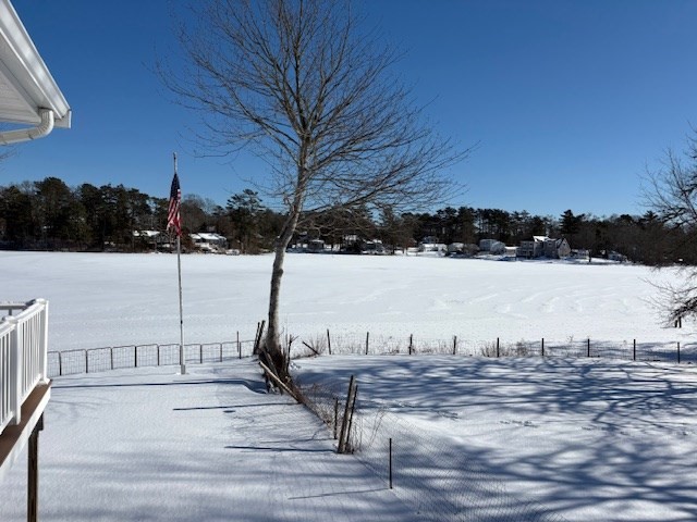 91 Agawam Lake Shore Drive