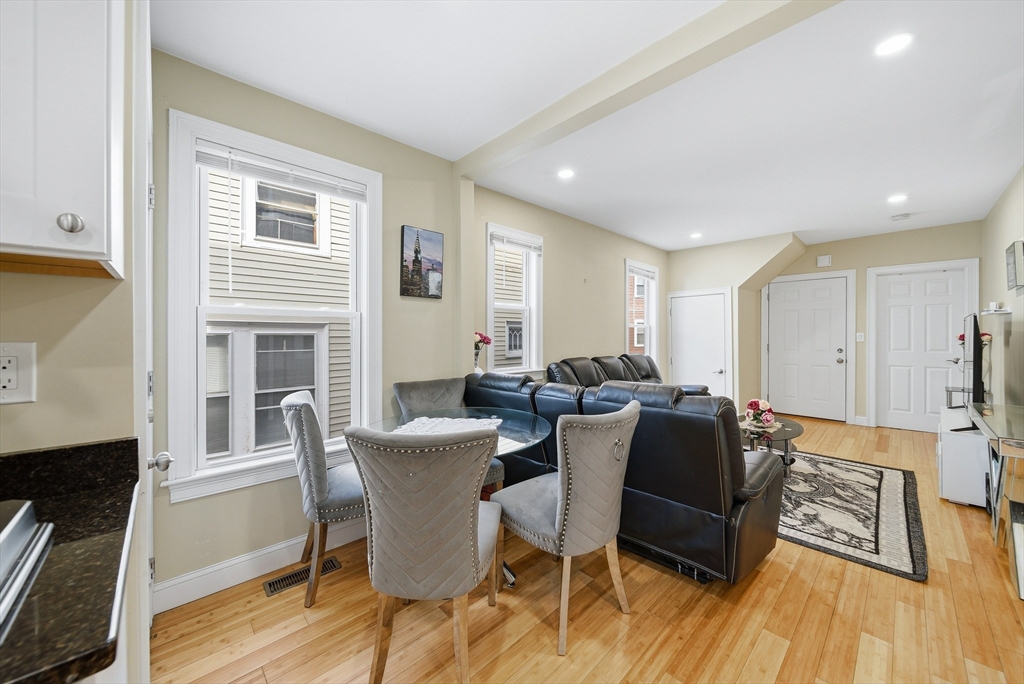 16 Crescent St