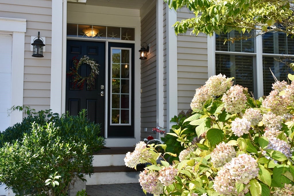 Photo of 6 Chadwick Ct, Mashpee, MA