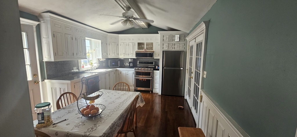 122 Pleasant Valley St