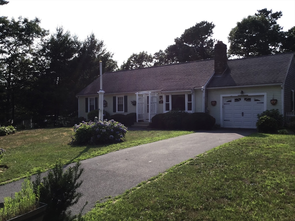 Click for 87 Park Place Way, Mashpee, MA slideshow Click for 87 Park Place Way, Mashpee, MA slideshow