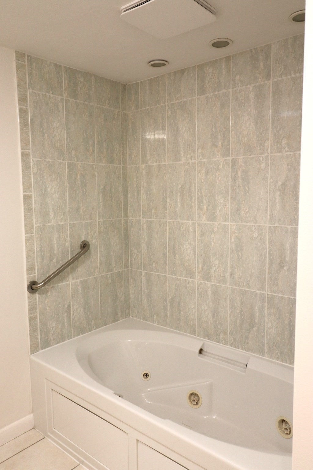 146 Walnut St, Shrewsbury, MA Photo #14