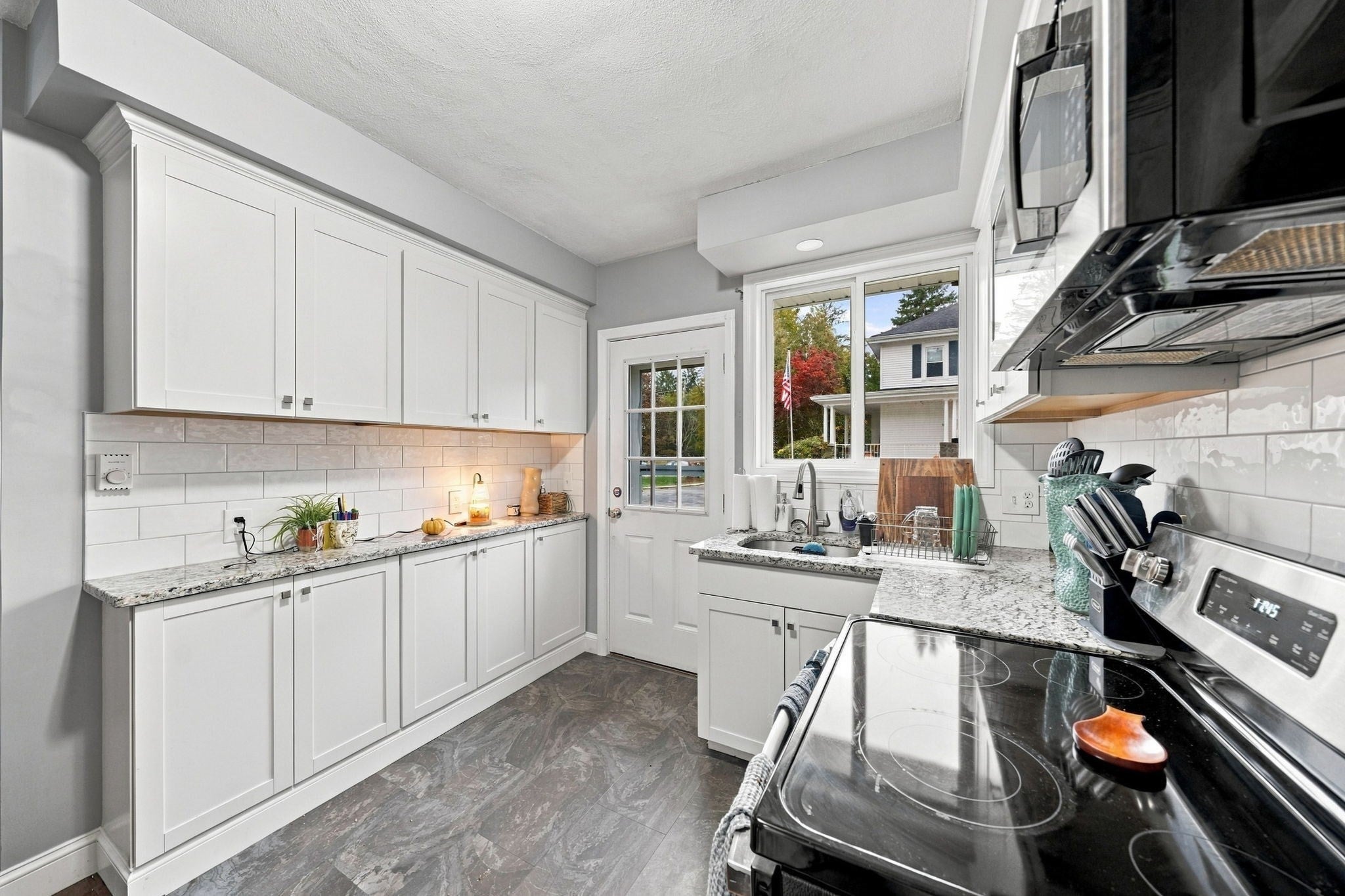 655 Gardners Neck Rd, Swansea, MA, 655 Gardners Neck Rd, Swansea, MA Photo #32