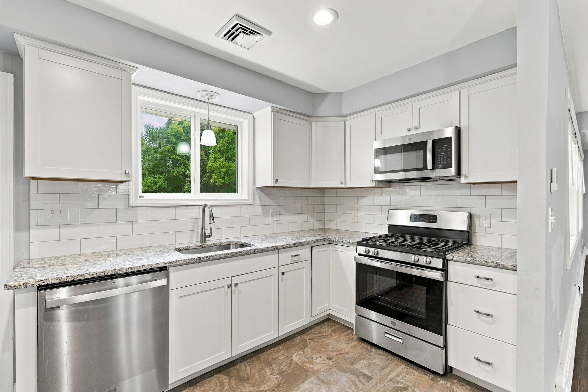 655 Gardners Neck Rd, Swansea, MA, 655 Gardners Neck Rd, Swansea, MA Photo #11