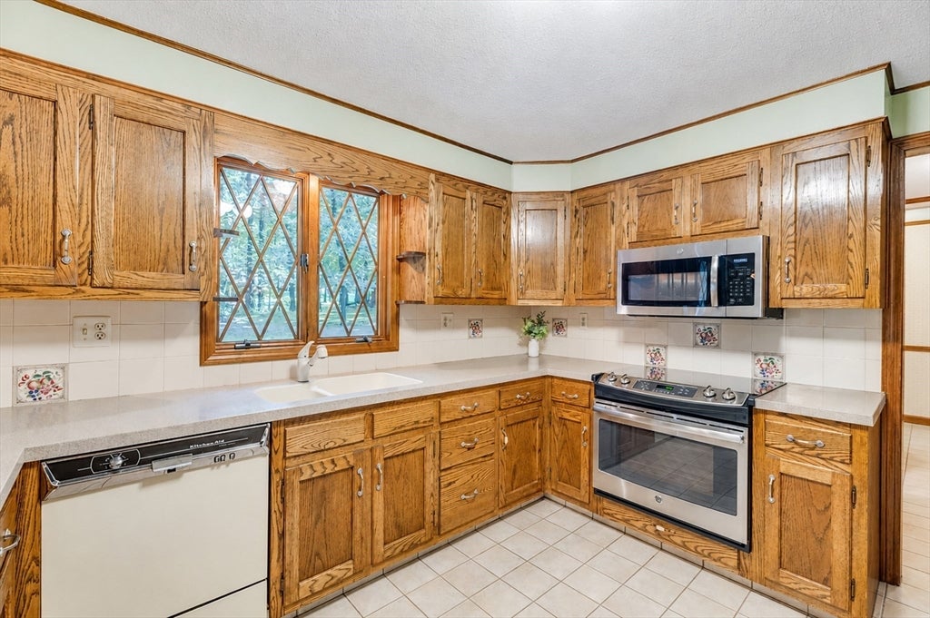 120 Green Tree Lane, Somers, CT Photo #8
