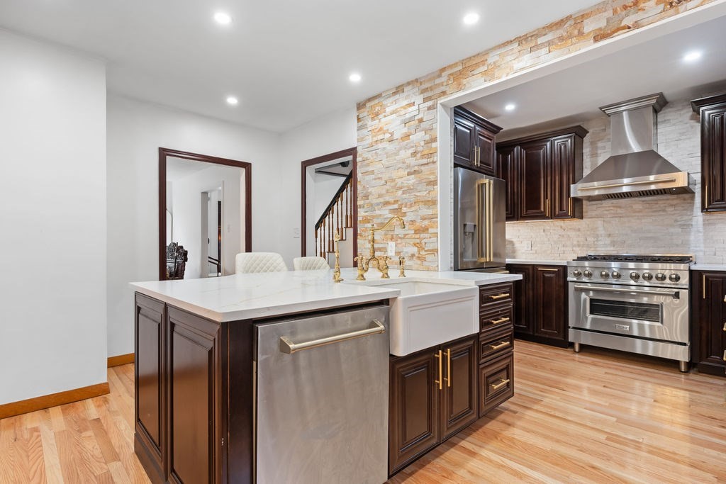 21 Parker St