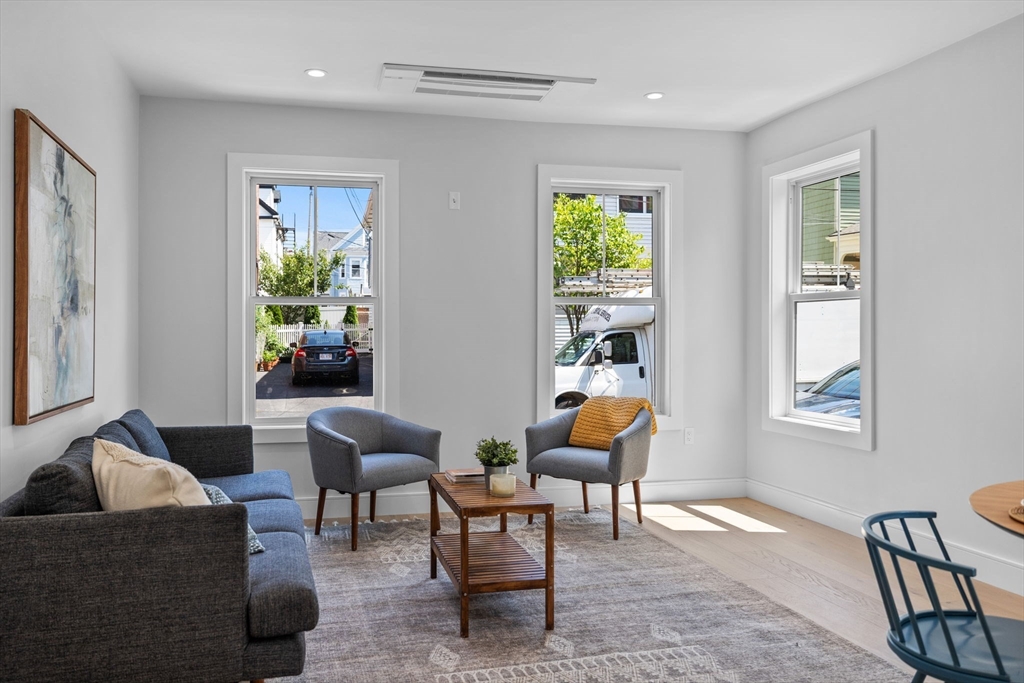 3 Franklin St 2