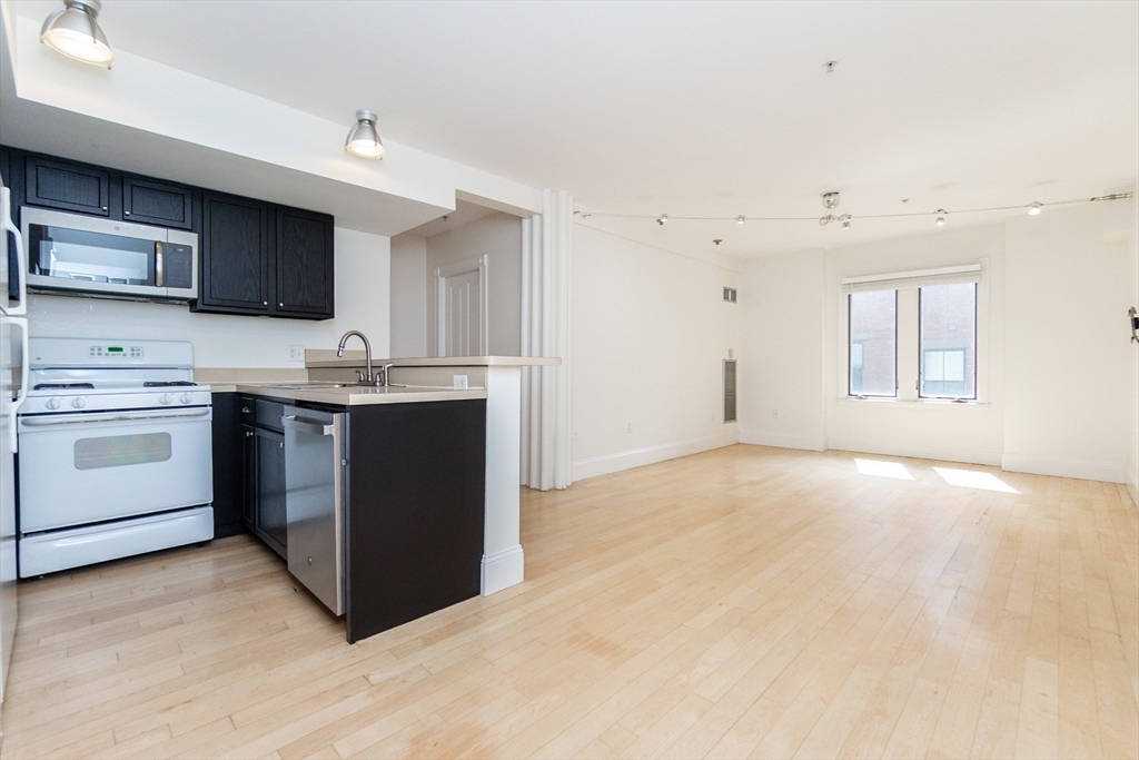 45 W Broadway 208
