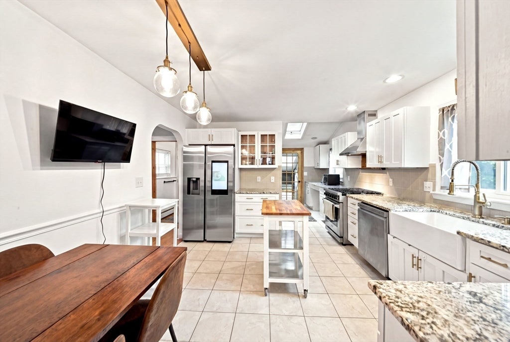 8 Charles St, Stoneham, MA, 8 Charles St, Stoneham, MA Photo #5
