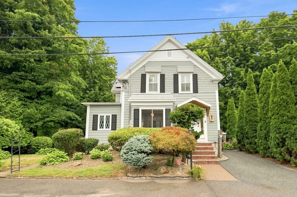 Photo of 8 Charles St, Stoneham, MA