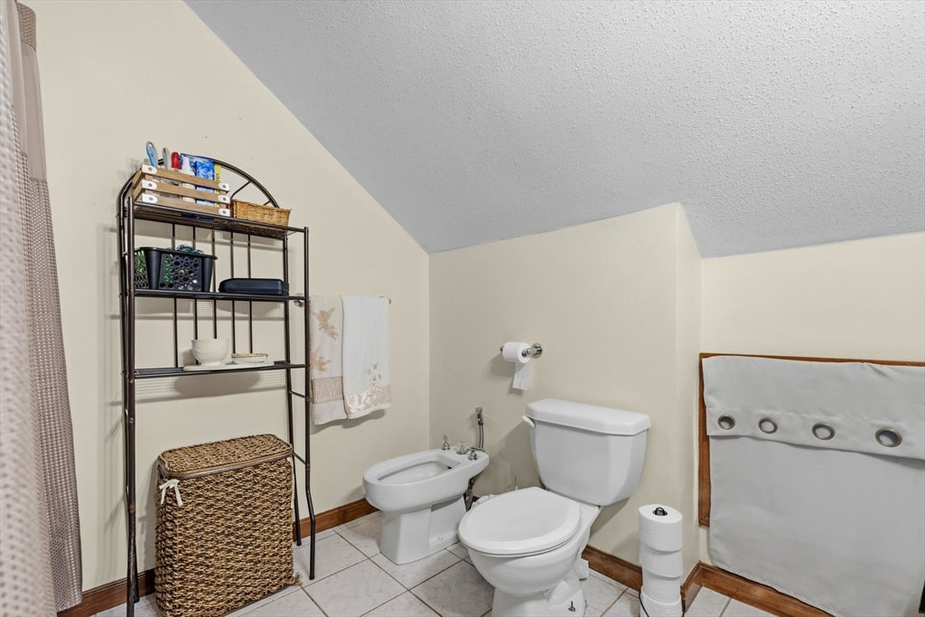 31 Sachem St, Fall River, MA Photo #23