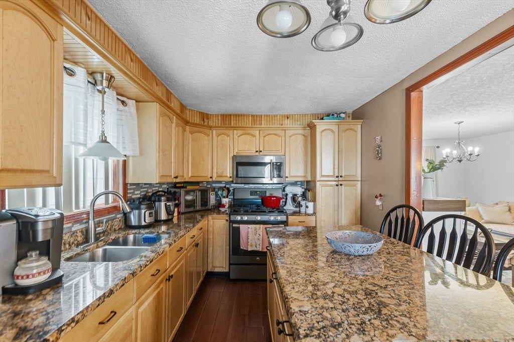 31 Sachem St, Fall River, MA Photo #10