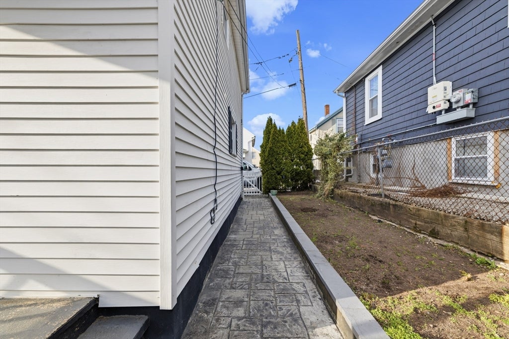 31 Sachem St, Fall River, MA Photo #8