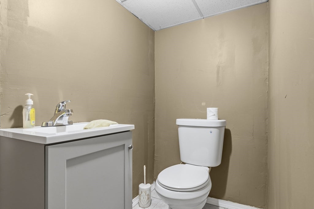 31 Sachem St, Fall River, MA Photo #26