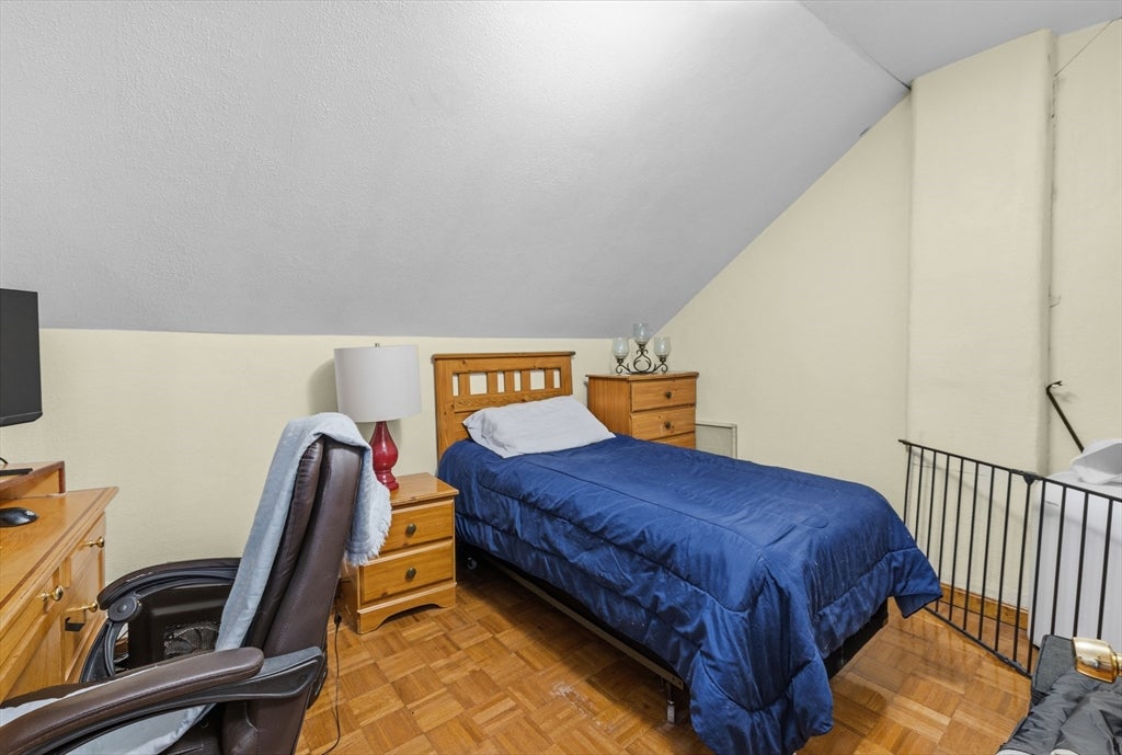 31 Sachem St, Fall River, MA Photo #21